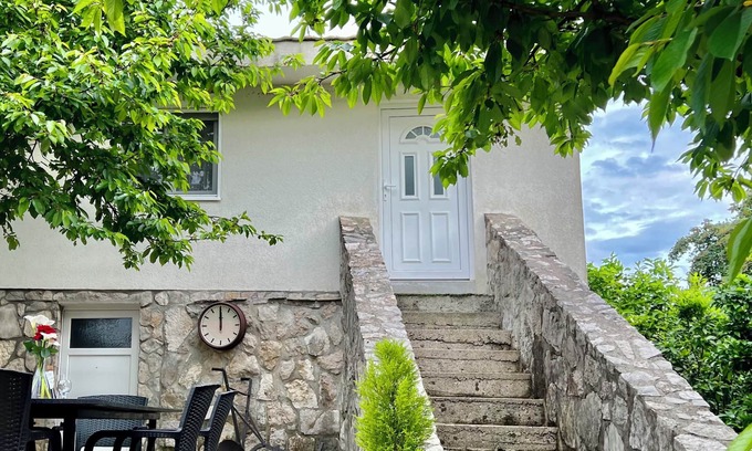 Karuc Apartment | Nina House Charming Prevlaka Apartment with Nature Views