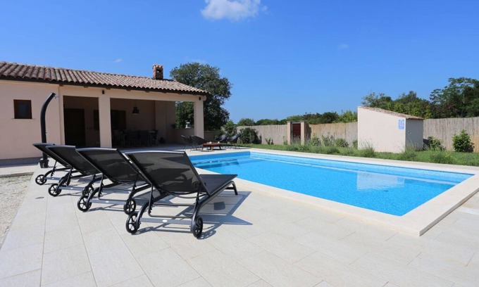 Loborika House | Relax at Nina: Enjoy a Heated Pool & Family-Friendly Stay