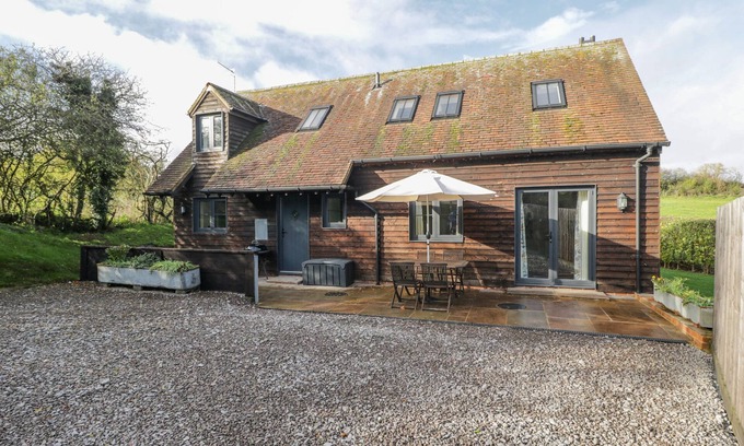 Marlborough Cottage | Beautiful Nine Acres Barn with Garden in Marlborough