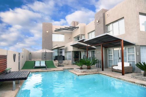 Jeffreys Bay Bed & Breakfast | Inviting Nine on Uys Street B & B with Oceanfront Views