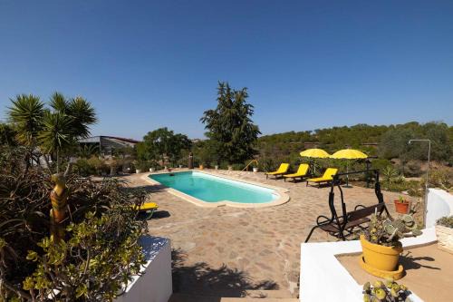 Serpa House | Elegant Ninho Da Poupa: Oceanfront Bliss with Pool Access
