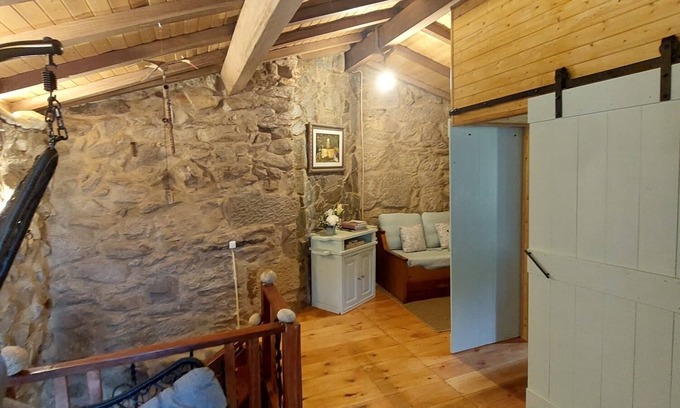 Meada Ski Chalet | Pet-Friendly Retreat at Ninho do Corvo da Urgueira