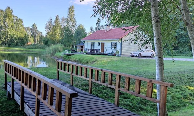 Mandjala House | Cozy Ninnujärve Private Holiday Home with Ocean View