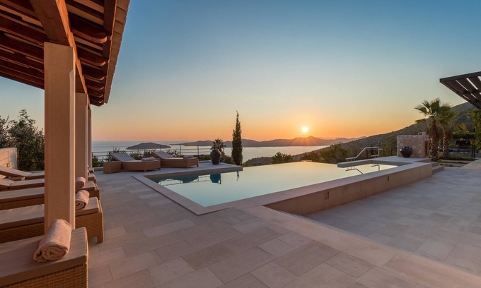 Brsecine Bed & Breakfast | Trendy Ninon - Design B&B for Adults with Pool & Dining