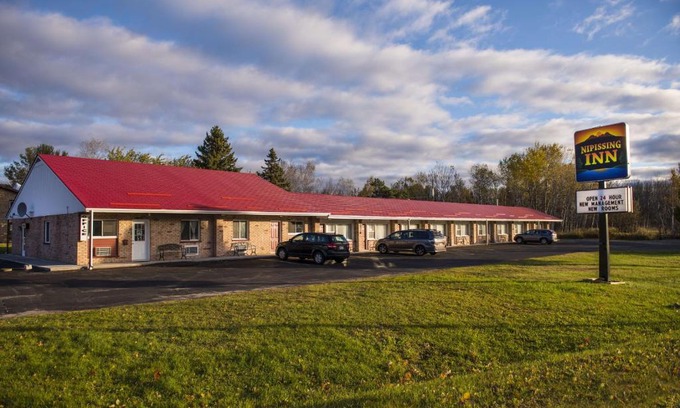 North Bay Hotel | Guest Rated Nipissing Inn: Family-Friendly with Breakfast