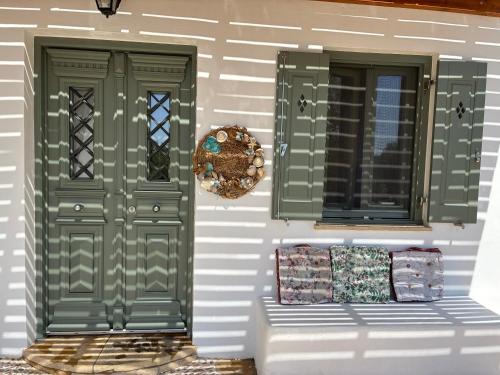 Lipsoi Villa | Discover Niriedes Villas: Pet-Friendly Oceanfront Retreat
