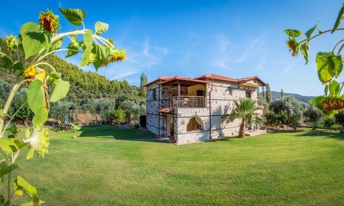 Porto Koufo House | Escape to Niriides: Pet-Friendly Oceanfront Retreat