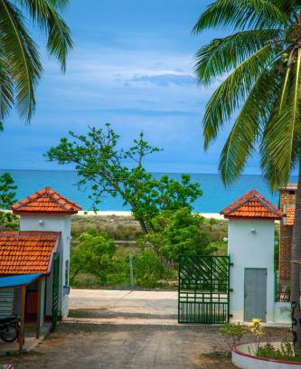 Kalkudah Resort | Oceanfront Nirmaa Shadow Inn: Family-Friendly Retreat