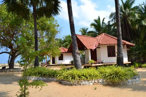 Kudawa Resort | Top-Rated Nirukthie Beach Resort with Private Ocean View