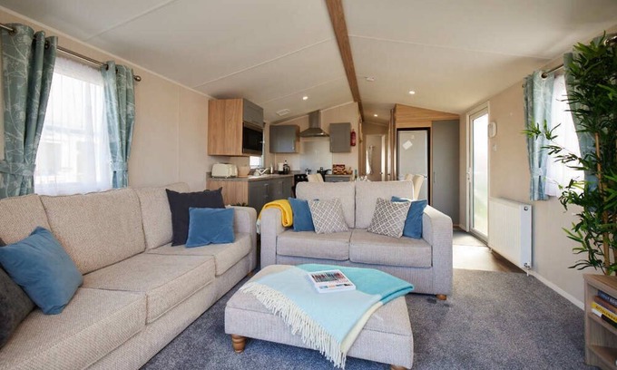 Cayton Bay Apartment | Discover Nirvana Coastal Retreat with Oceanfront Views