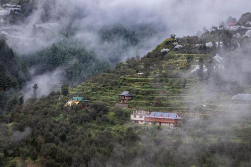 Rohru Bed & Breakfast | Experience Nirvana Homes Rarta: Oceanfront Bliss & Spa