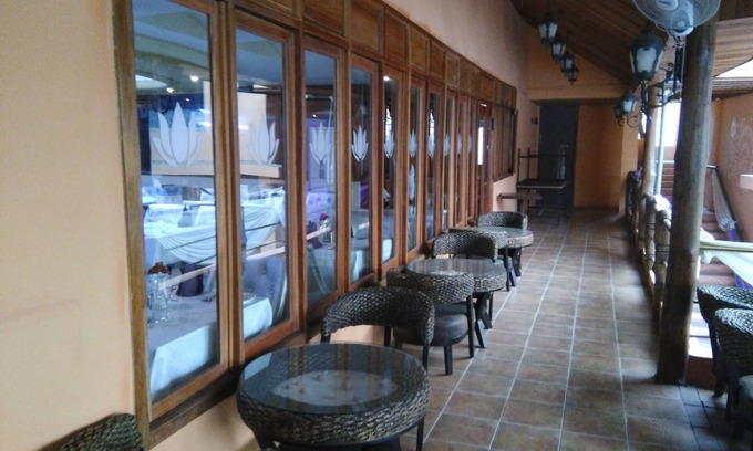 Accra Hotel | Discover Nirvana Inn: Family-Friendly Retreat with Pool
