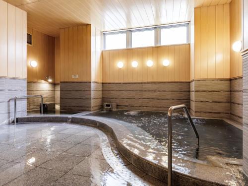 Kitakyushu Hotel | Modern Nishitetsu Inn Kokura with Hot Tub & Breakfast