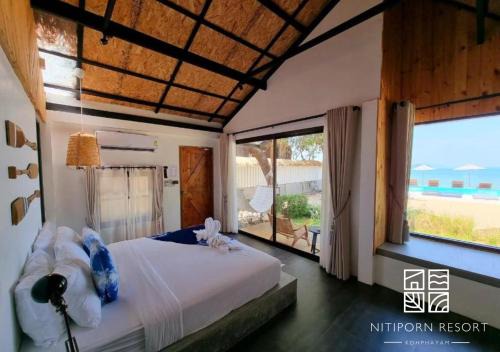 Ranong Resort | Relaxing Nitiporn Resort with Private Beach & Ocean Views