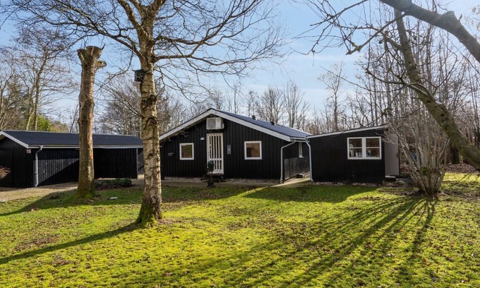 Vester Grønning House | Relax at Nititzki: Oceanfront Retreat 500m from Inlet