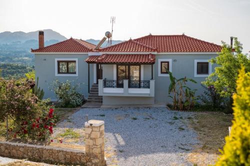 Karlovassi House | Explore Nitsa House: Guest Rated 10/10 Experience Awaits