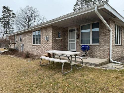 Minocqua House | Relaxing Nitschke's Resort Cabin #15 with Hot Tub Access