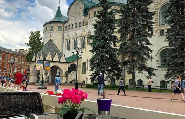 Nizhniy Novgorod City Centre Apartment | Explore The Arbat of Nizhny Novgorod - Scenic 2-Bedroom Suites