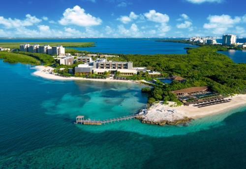 Zona Hotelera Resort | Indulge in Nizuc Resort & Spa with Oceanfront Amenities
