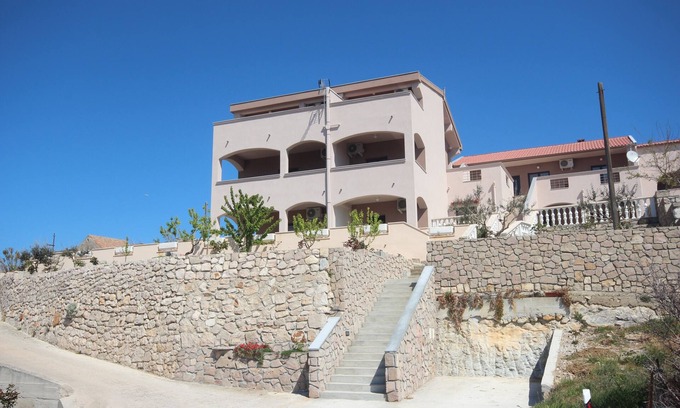 Rtina Apartment | Cozy Njaco Apartment with Balcony and Sea View