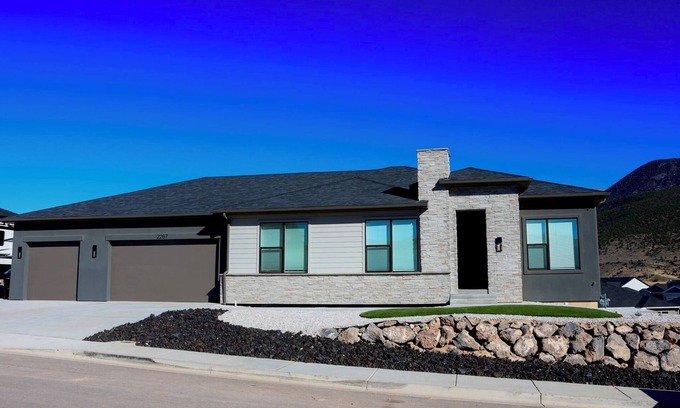 Cedar City House | nMOUNTAIN VIEW RETREAT nNew Property, movie theater, mountain views, 7 bedrooms