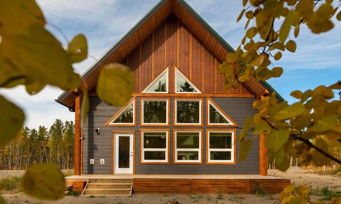 Whitehorse House | Exceptional Stay at The Springs Hotsprings Resort