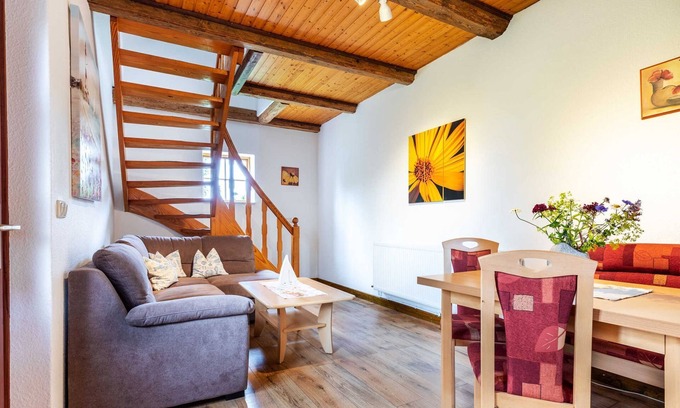 Steffenshagen Apartment | No. 1 - 3 room apartment with terrace and garden - Ostsee Bauernhof Schwalbennest OFC 15