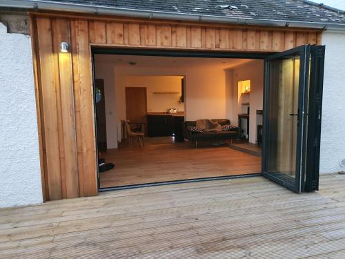 Forfar House | Experience Comfort at No 1 Balbinny with Pool Access