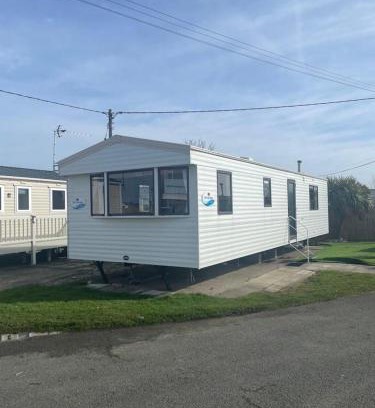 Towyn Resort | Top-Rated Family Caravan at Golden Gate Holiday Centre