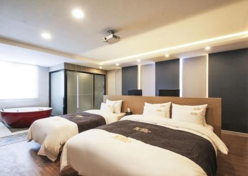 Chinju Hotel | Top-Rated No.1 New Yorker Hotel with Family-Friendly Amenities