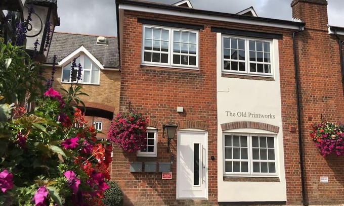 Winchester Apartment | Pet-Friendly Haven: No.1 The Old Printworks, Winchester