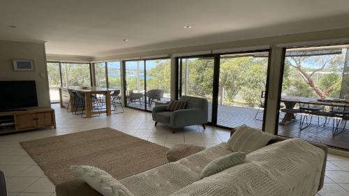 Lake Wangary House | Discover No. 10 Coffin Bay - Family-Friendly Retreat