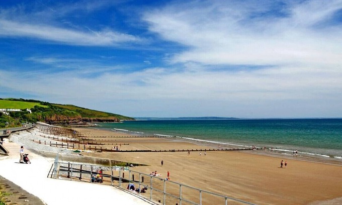 Wiseman's Bridge House | Sea View Retreat - Four Bedroom House with Pet-Friendly Perks
