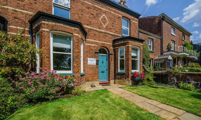 Knutsford House | Cozy 1 Bedroom Apartment Overlooking Knutsford Heath