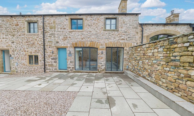 Ingleton Cottage | Pet-Friendly Retreat at NO 3 THE COACH HOUSE in Thornton
