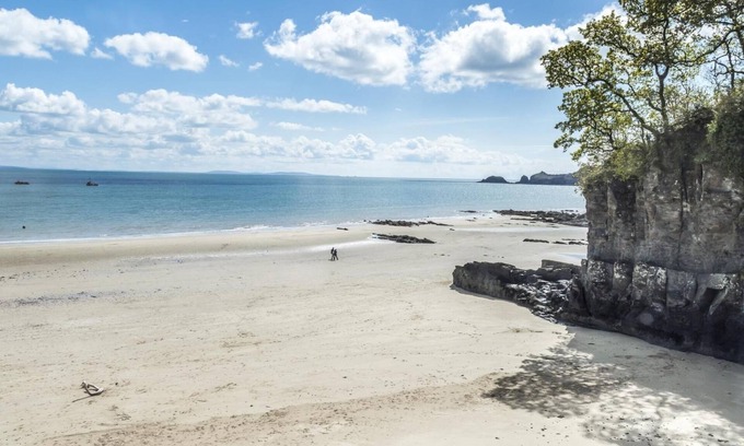 Saundersfoot Hotel | Cozy No 4 Ocean Cabins Near Saundersfoot Harbour