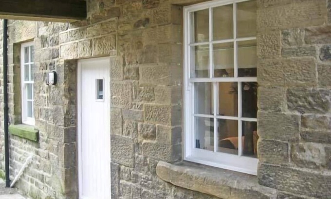 Pateley Bridge Cottage | Cozy Holiday Cottage at NO. 5 THE STABLES, Pateley Bridge
