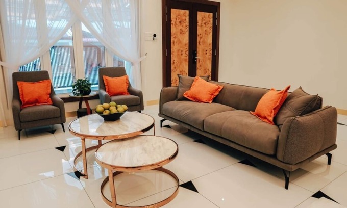 Bukit Jalil House | Discover No.54 Whole House: Family-Friendly with Kitchen