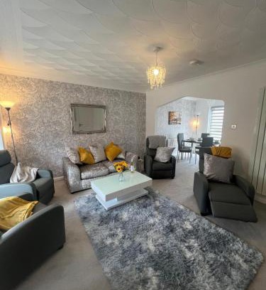 Ayr House | Modern Ayr House with Private Gardens & Pet-Friendly Amenities