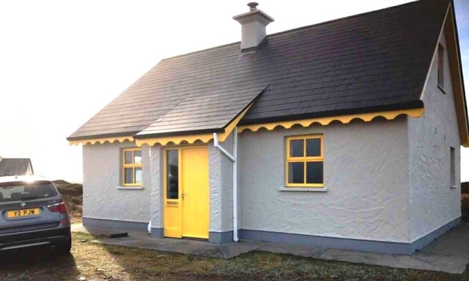 Connemara House | Experience Country Living Chic at No 6 Leitirshask