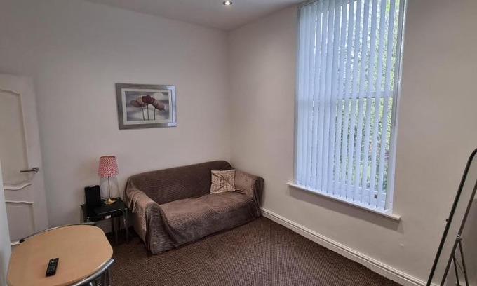 Sefton Park Apartment | Cozy 1-Bedroom Retreat Near Sefton Park and Lark Lane