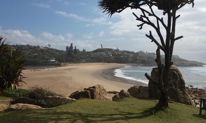 Ramsgate Beach Apartment | Pet-Friendly No 7 Rayvin: Guest Rated 9/10 for Families