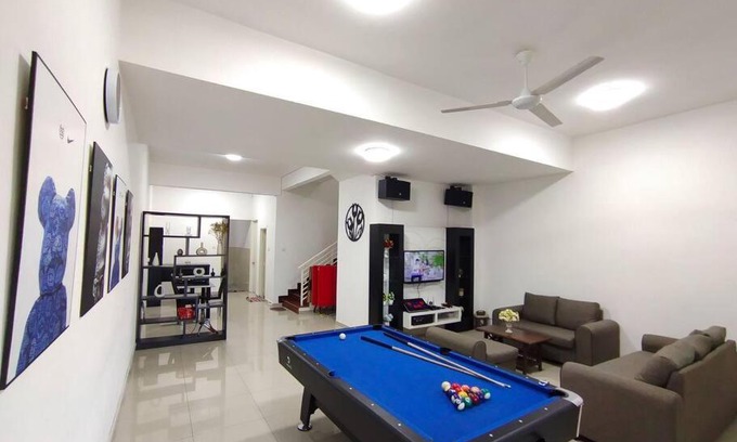 Pasir Penambang House | Ideal No 70 Sunlight Homestay with Karaoke & Family Fun