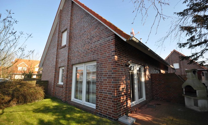 Carolinensiel House | Cozy Holiday House Deichstraße Near Marina with Ocean View
