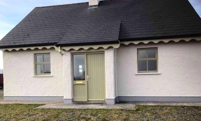 Ballyconneely House | Experience Country Living Chic at No 9 Leitirshask