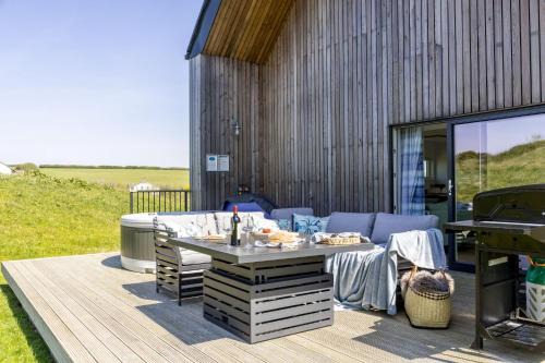North Buckland House | Relax at No 9 The Vista, Willingcott - Pet Friendly Retreat