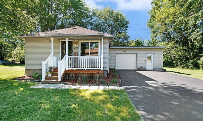 Town of Pines House | No Cleaning Fee! Cozy Cottage in Dunes National Park, Beverly Shores Indiana.