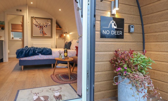 Denstone Cottage | Romantic Getaway with Hot Tub in Ashbourne
