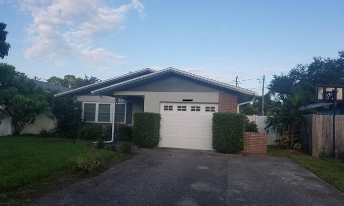 Disston Heights House | Pet-Friendly 3-Bedroom Home in Central St Petersburg