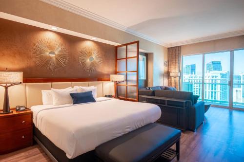 Las Vegas House | Relaxing Strip View Hotel with Pool and Free Valet